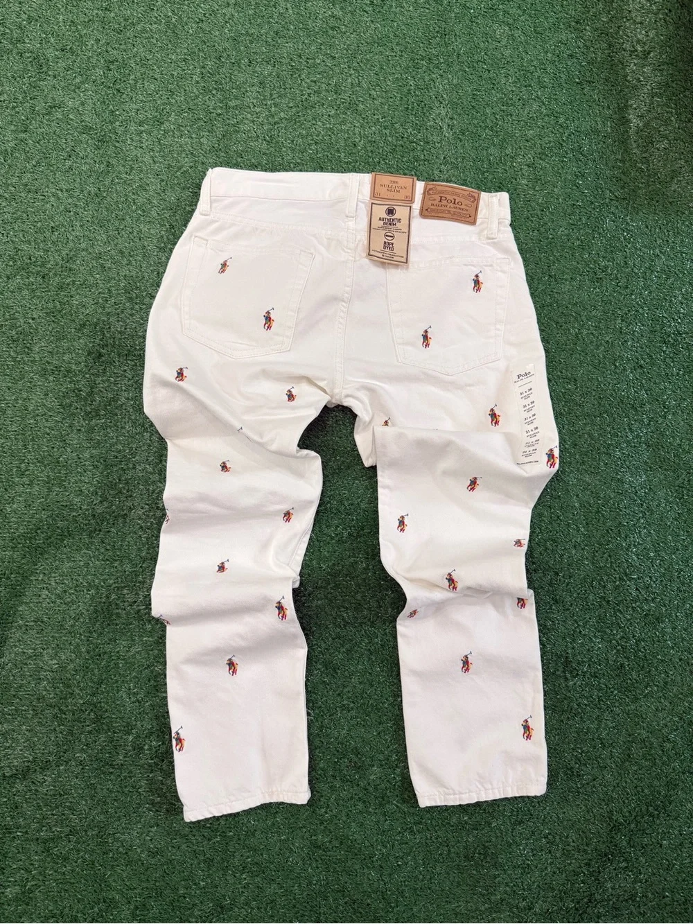Polo Ralph Lauren The Sullivan Slim Jean – White with Multicolored Horsemen